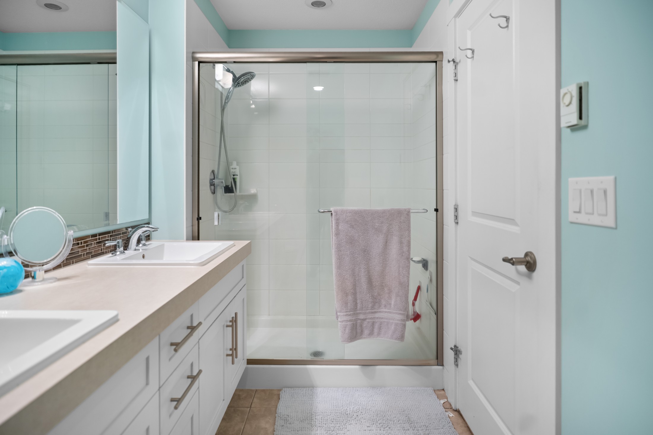         Master bathroom
