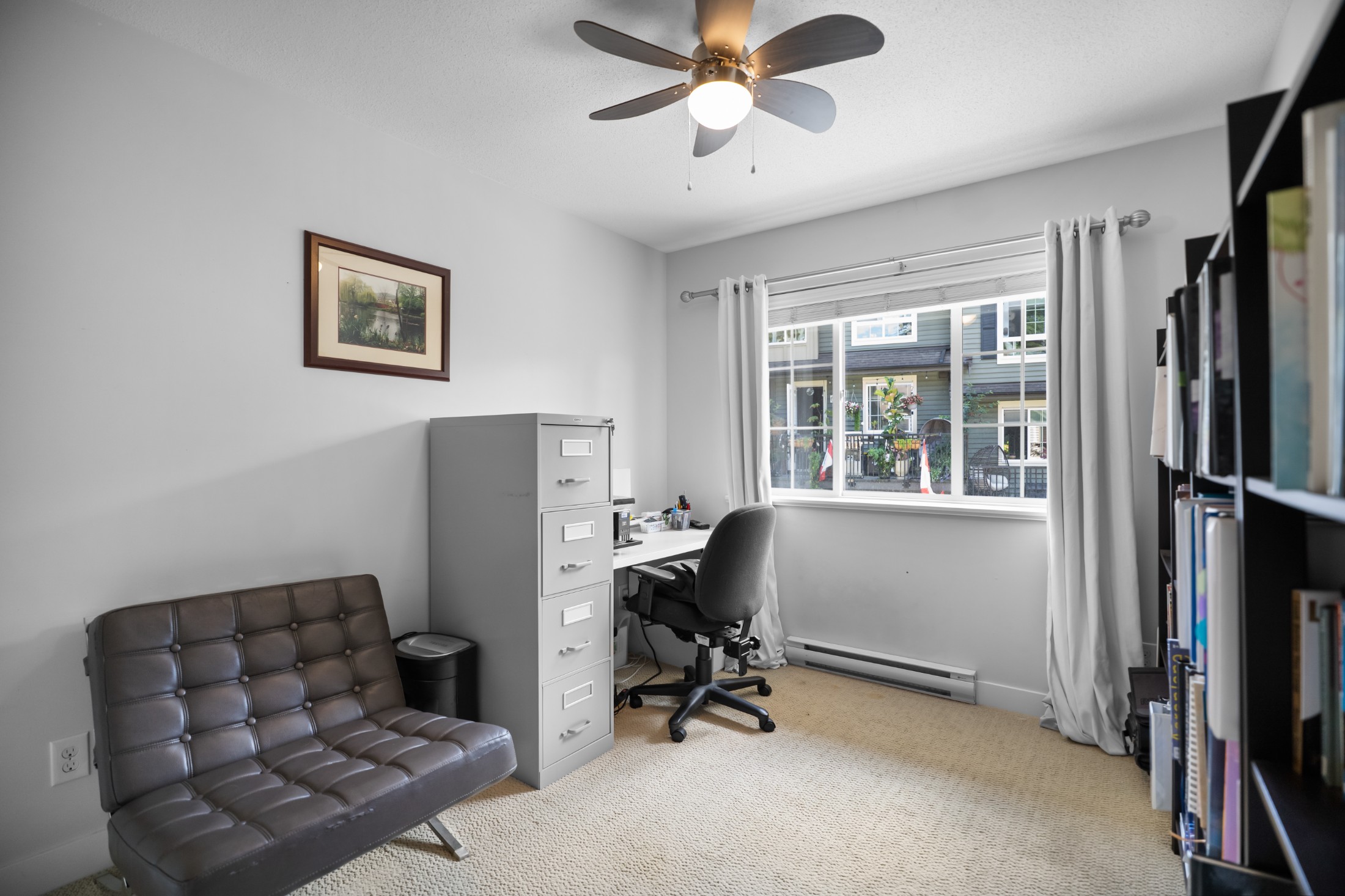         Office bedroom
